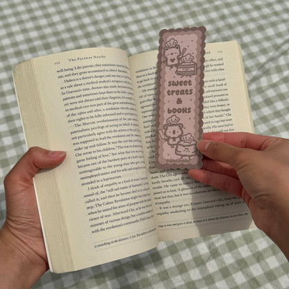 Sweet treats & books (Bookmark)